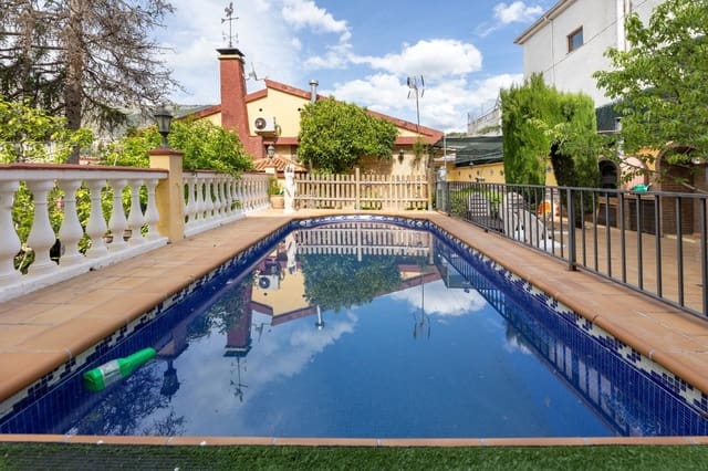 4 soverom Villa til salgs i Alfacar med svømmebasseng garasje - € 395 000 (Ref: 9916643)