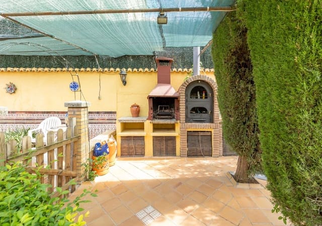 4 soverom Villa til salgs i Alfacar med svømmebasseng garasje - € 395 000 (Ref: 9916643)