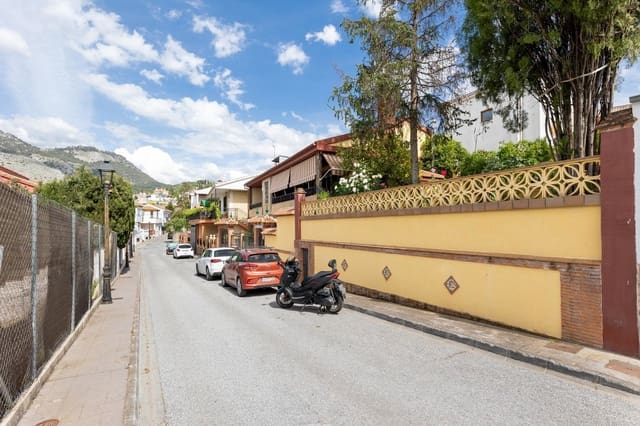 4 soverom Villa til salgs i Alfacar med svømmebasseng garasje - € 395 000 (Ref: 9916643)