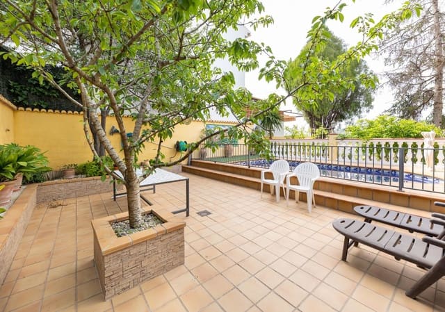 4 soverom Villa til salgs i Alfacar med svømmebasseng garasje - € 395 000 (Ref: 9916643)