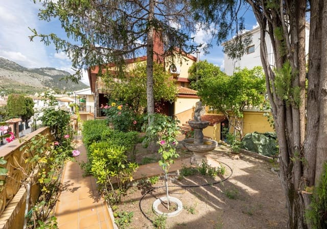 4 soverom Villa til salgs i Alfacar med svømmebasseng garasje - € 395 000 (Ref: 9916643)