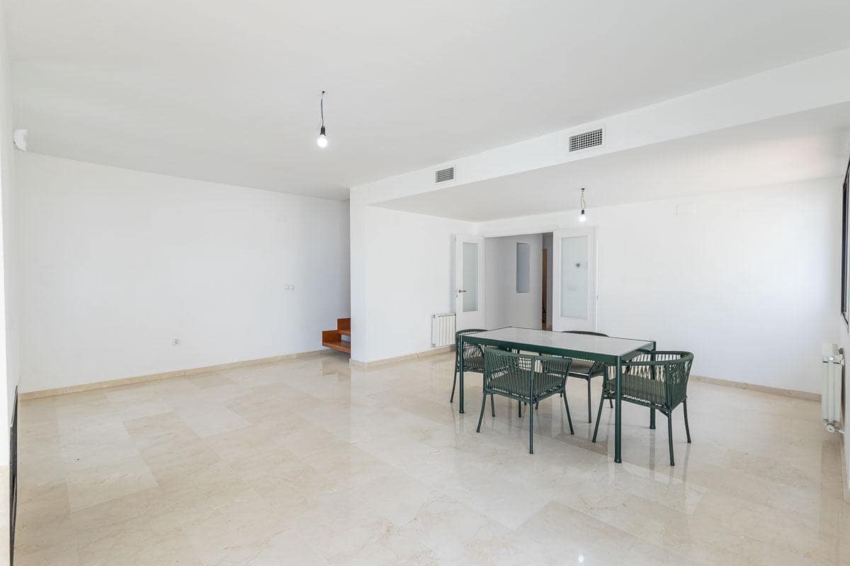 3 chambre Villa/Maison Mitoyenne à vendre à Albolote avec piscine garage - 380 000 € (Ref: 9916644)