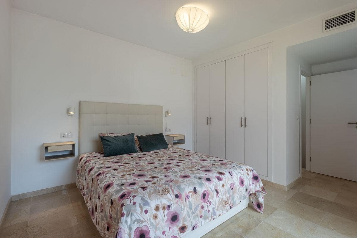 3 chambre Villa/Maison Mitoyenne à vendre à Albolote avec piscine garage - 380 000 € (Ref: 9916644)