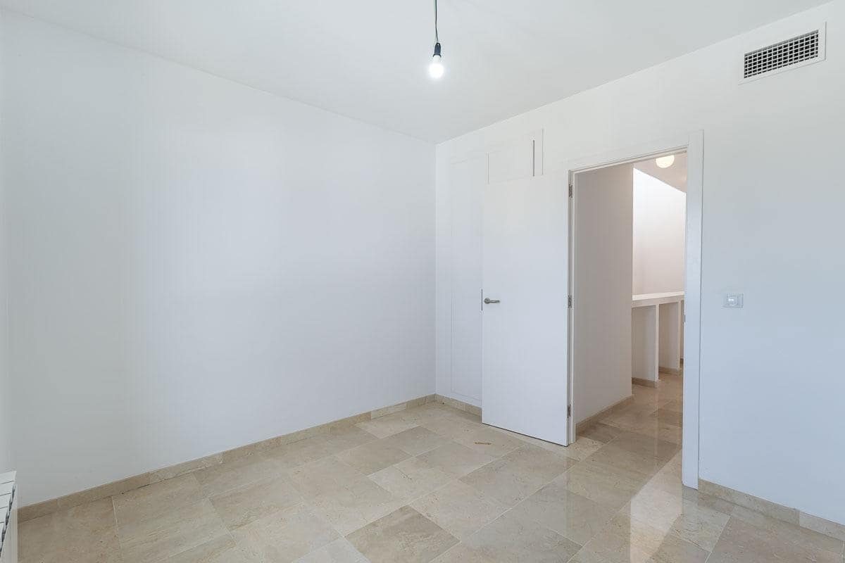 3 chambre Villa/Maison Mitoyenne à vendre à Albolote avec piscine garage - 380 000 € (Ref: 9916644)
