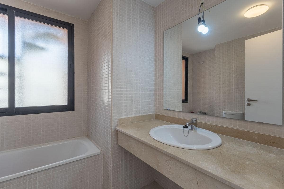 3 chambre Villa/Maison Mitoyenne à vendre à Albolote avec piscine garage - 380 000 € (Ref: 9916644)