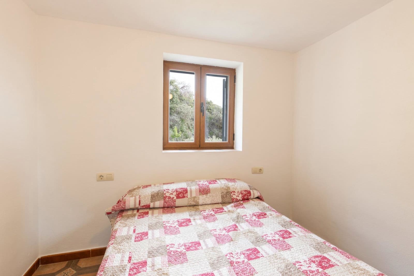 4 bedroom Finca/Country House for sale in Niguelas - € 160,000 (Ref: 9916648)