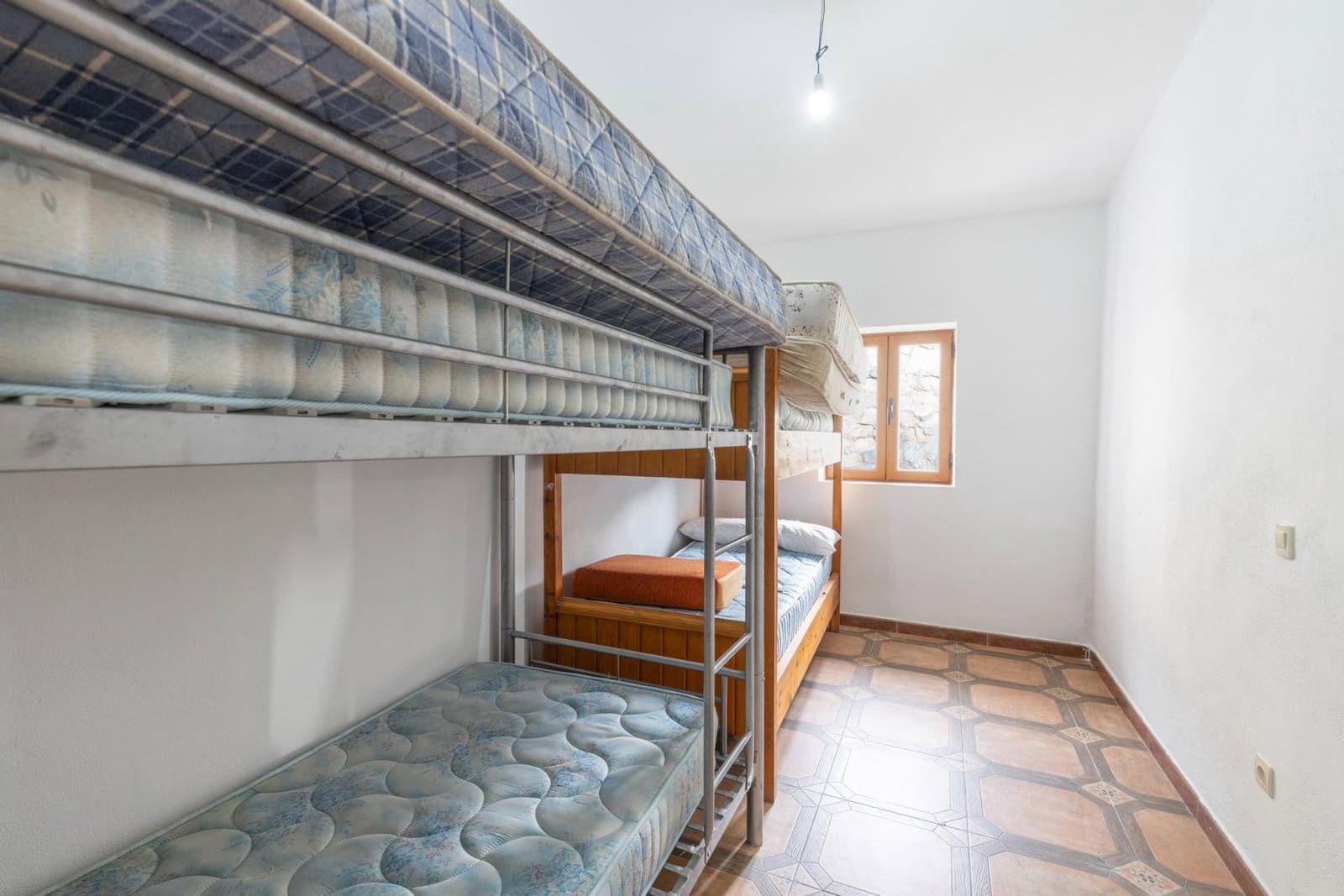 4 bedroom Finca/Country House for sale in Niguelas - € 160,000 (Ref: 9916648)