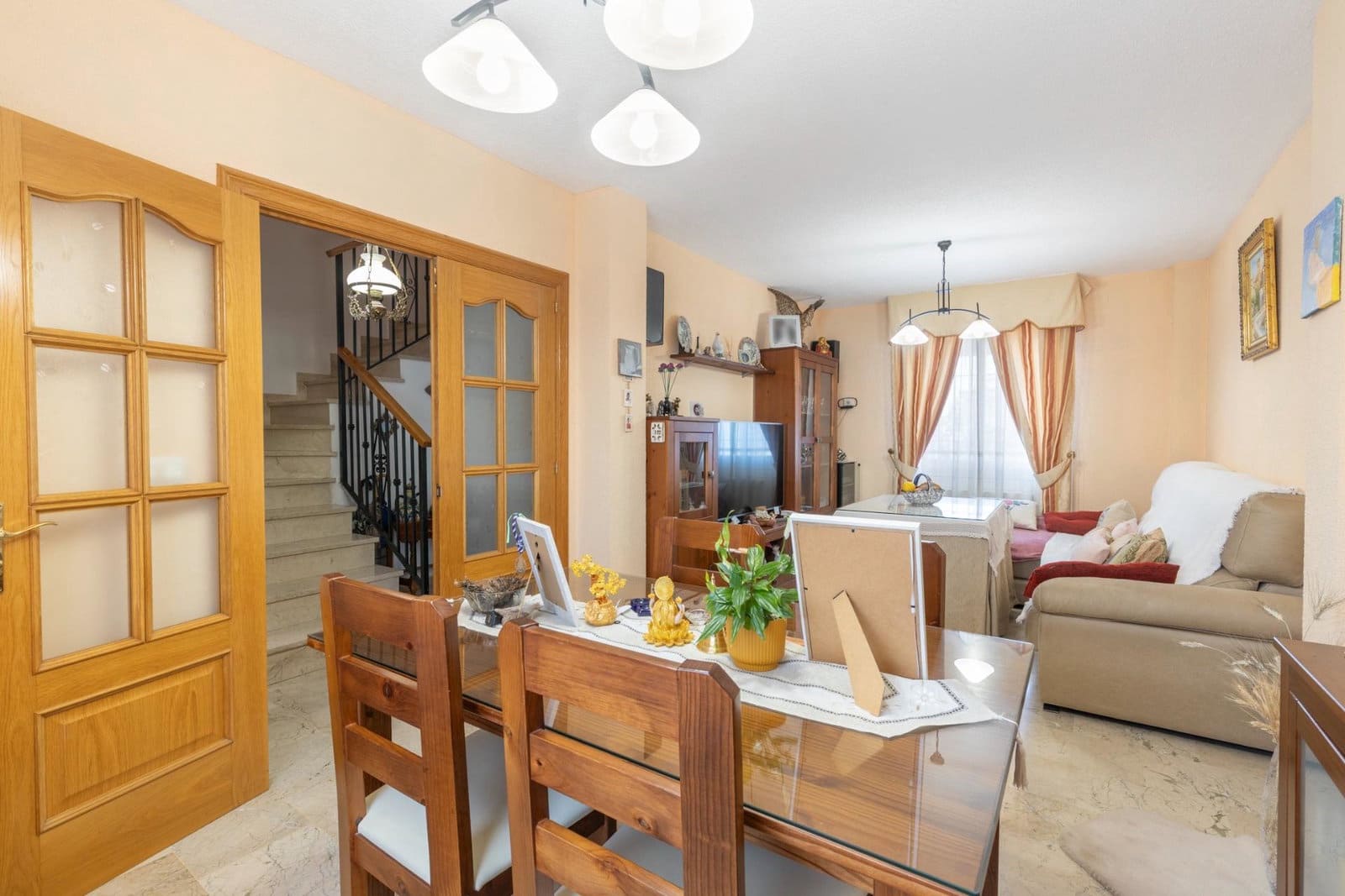 3 quarto Moradia em Banda para venda em Las Gabias com piscina garagem - 259 000 € (Ref: 9916652)