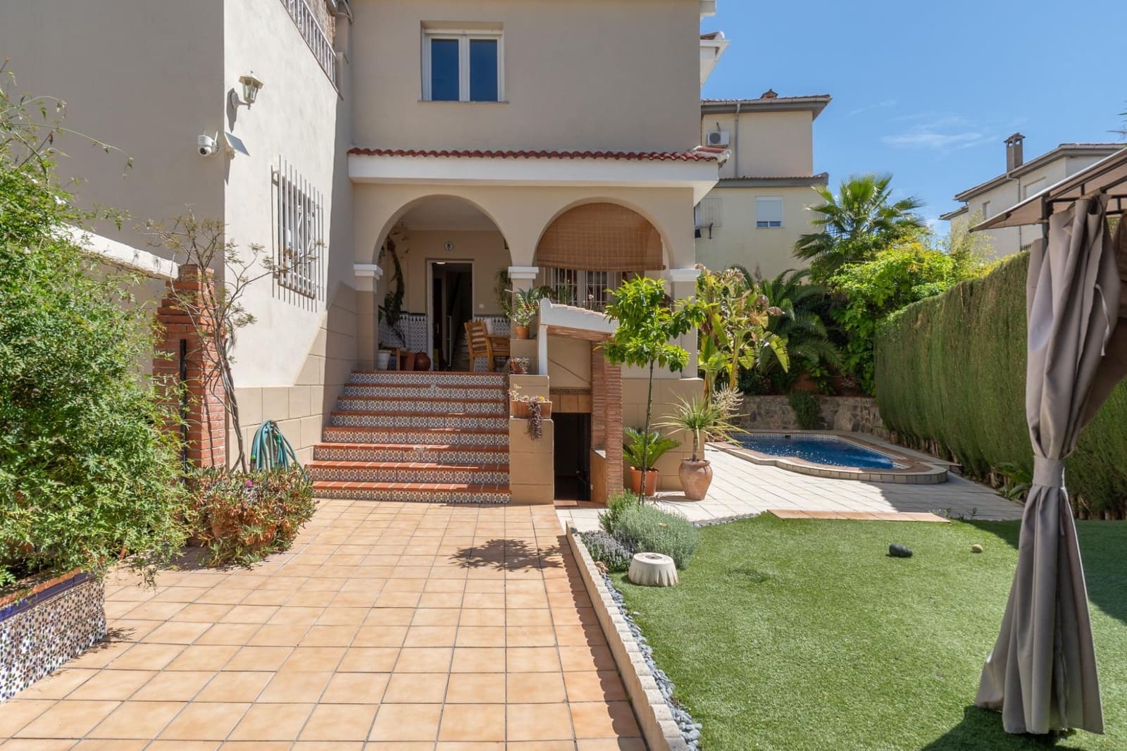 Chalet de 5 habitaciones en Gójar en venta con piscina garaje - 329.000 € (Ref: 9916654)