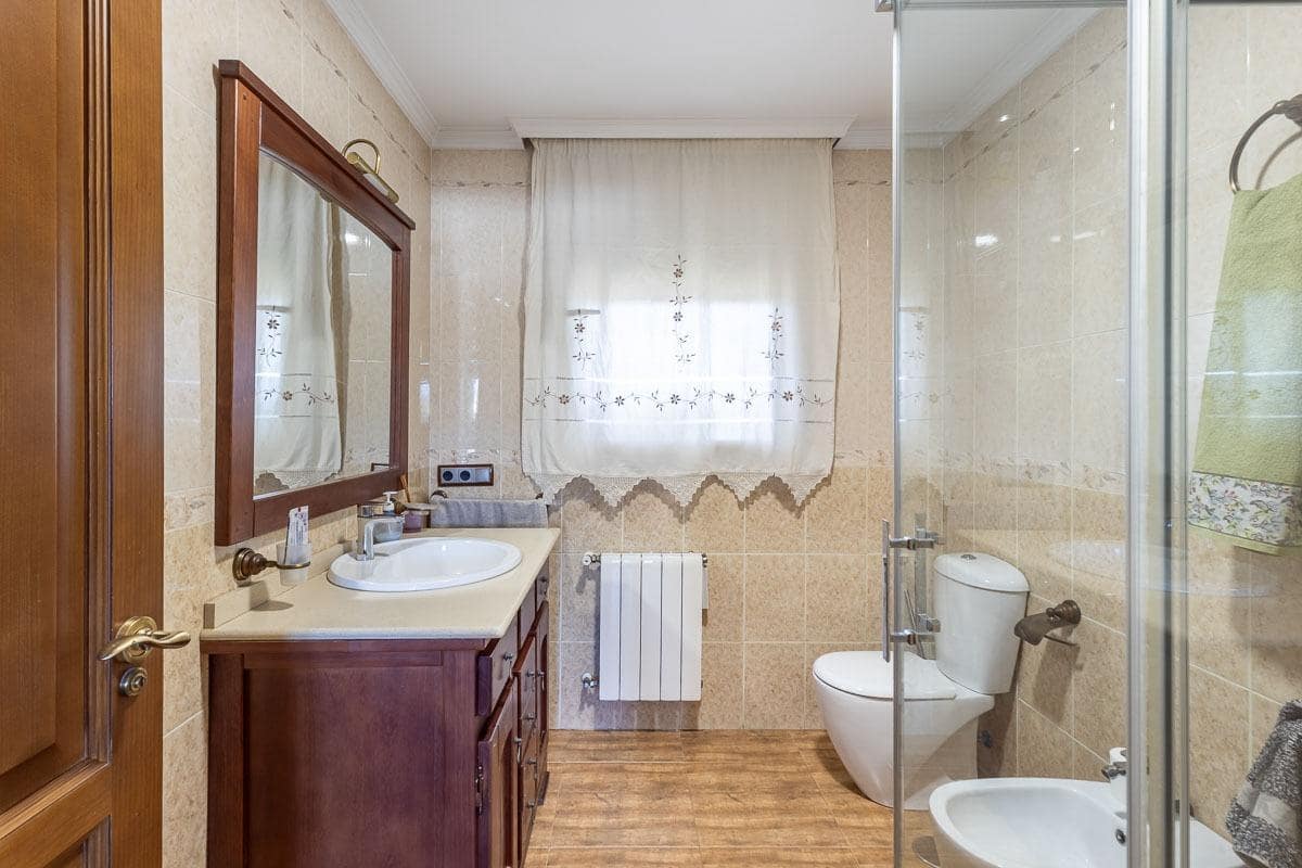 3 soveværelse Villa til salg i Albolote med swimmingpool garage - € 480.000 (Ref: 9916656)
