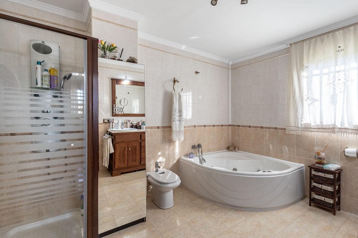 3 soveværelse Villa til salg i Albolote med swimmingpool garage - € 480.000 (Ref: 9916656)