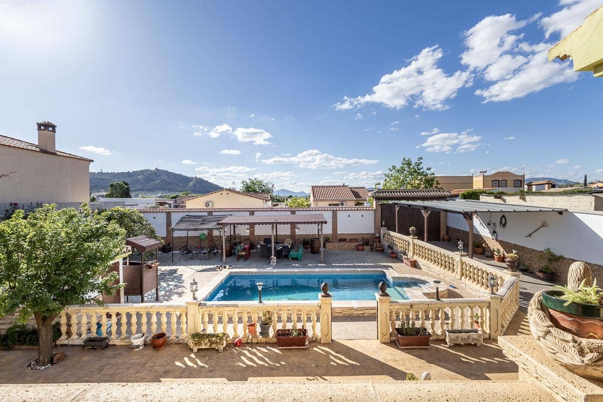 3 soveværelse Villa til salg i Albolote med swimmingpool garage - € 480.000 (Ref: 9916656)