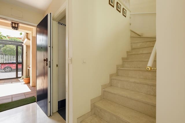 Adosado de 4 habitaciones en Armilla en venta con garaje - 340.000 € (Ref: 9916658)