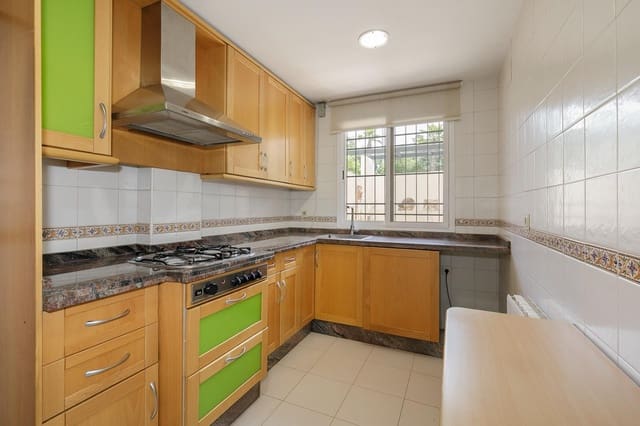 Adosado de 4 habitaciones en Armilla en venta con garaje - 340.000 € (Ref: 9916658)