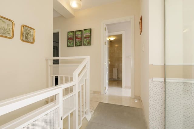 Adosado de 4 habitaciones en Armilla en venta con garaje - 340.000 € (Ref: 9916658)