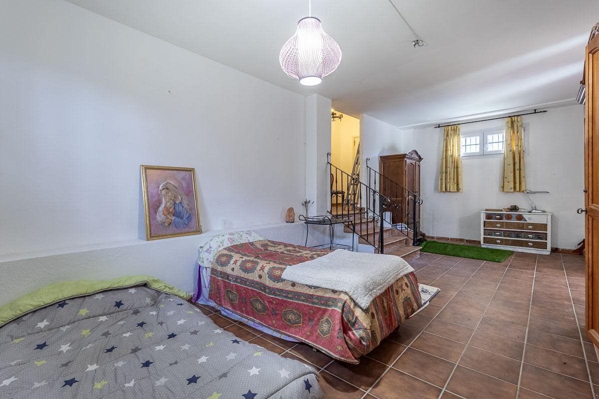 6 slaapkamer Villa te koop in Gojar met zwembad garage - € 390.000 (Ref: 9916665)
