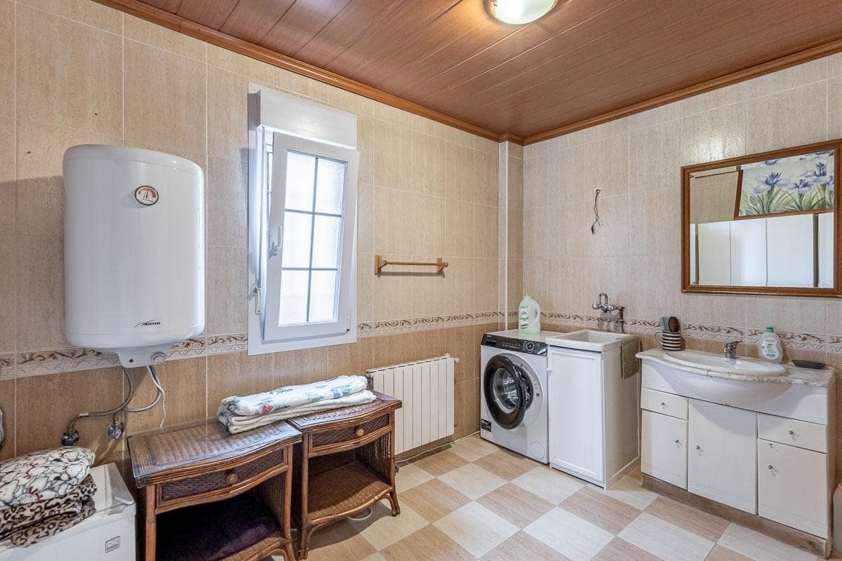 6 slaapkamer Villa te koop in Gojar met zwembad garage - € 390.000 (Ref: 9916665)