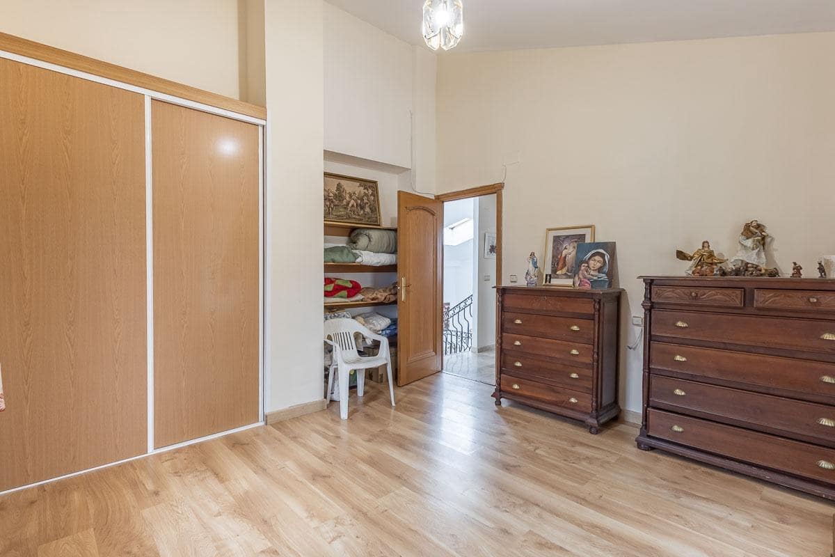 6 slaapkamer Villa te koop in Gojar met zwembad garage - € 390.000 (Ref: 9916665)