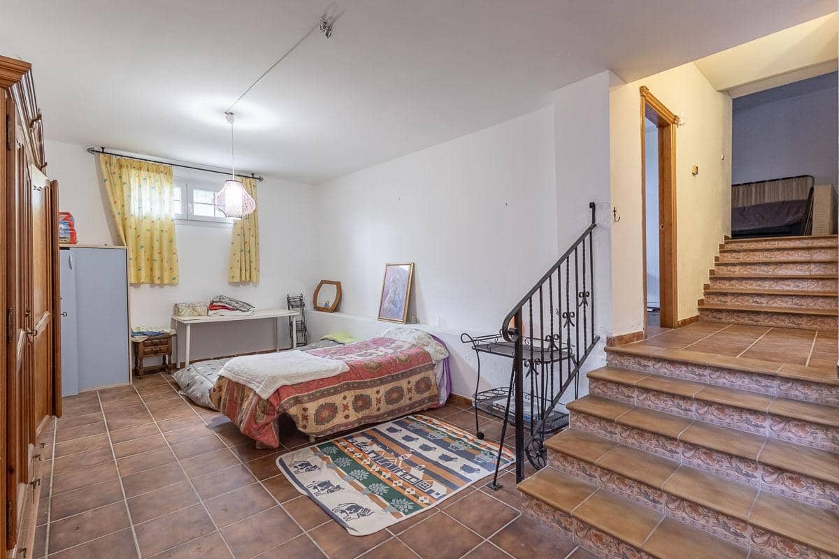 6 slaapkamer Villa te koop in Gojar met zwembad garage - € 390.000 (Ref: 9916665)