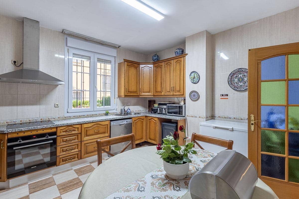6 slaapkamer Villa te koop in Gojar met zwembad garage - € 390.000 (Ref: 9916665)