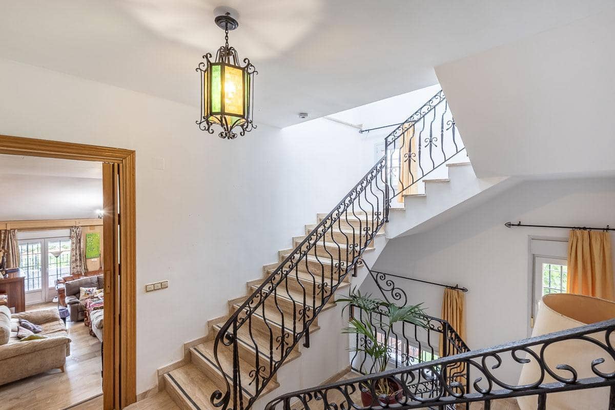 6 slaapkamer Villa te koop in Gojar met zwembad garage - € 390.000 (Ref: 9916665)