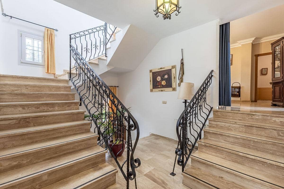 6 slaapkamer Villa te koop in Gojar met zwembad garage - € 390.000 (Ref: 9916665)