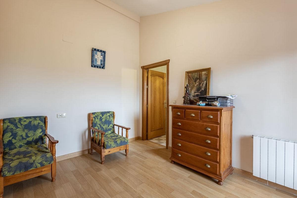 6 slaapkamer Villa te koop in Gojar met zwembad garage - € 390.000 (Ref: 9916665)