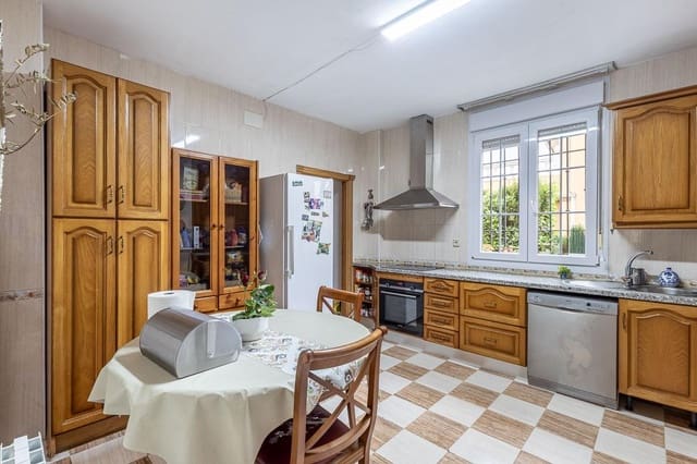 6 soverom Villa til salgs i Gójar med svømmebasseng garasje - € 390 000 (Ref: 9916665)