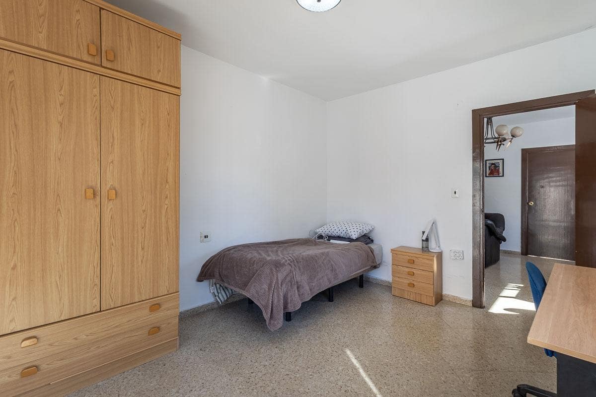 5 slaapkamer Appartement te koop in Granada stad - € 315.000 (Ref: 9916667)