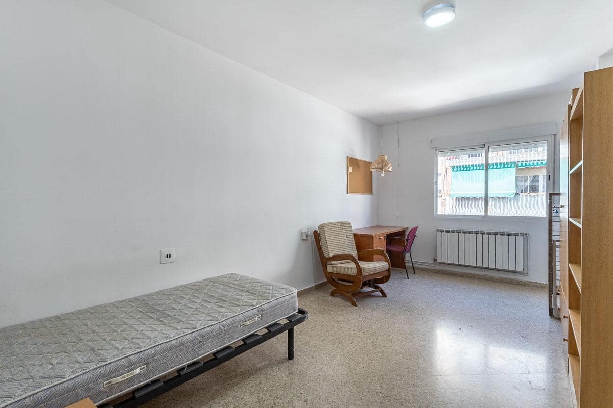 5 slaapkamer Appartement te koop in Granada stad - € 315.000 (Ref: 9916667)