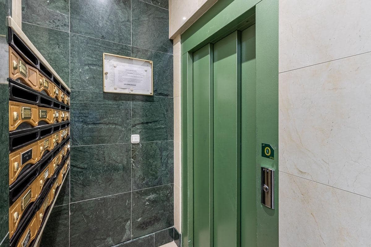 5 slaapkamer Appartement te koop in Granada stad - € 315.000 (Ref: 9916667)