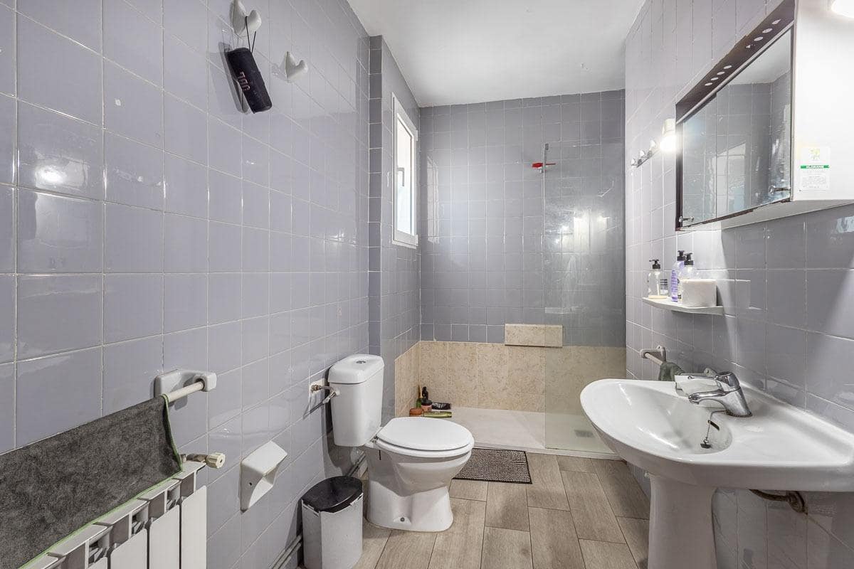 5 slaapkamer Appartement te koop in Granada stad - € 315.000 (Ref: 9916667)