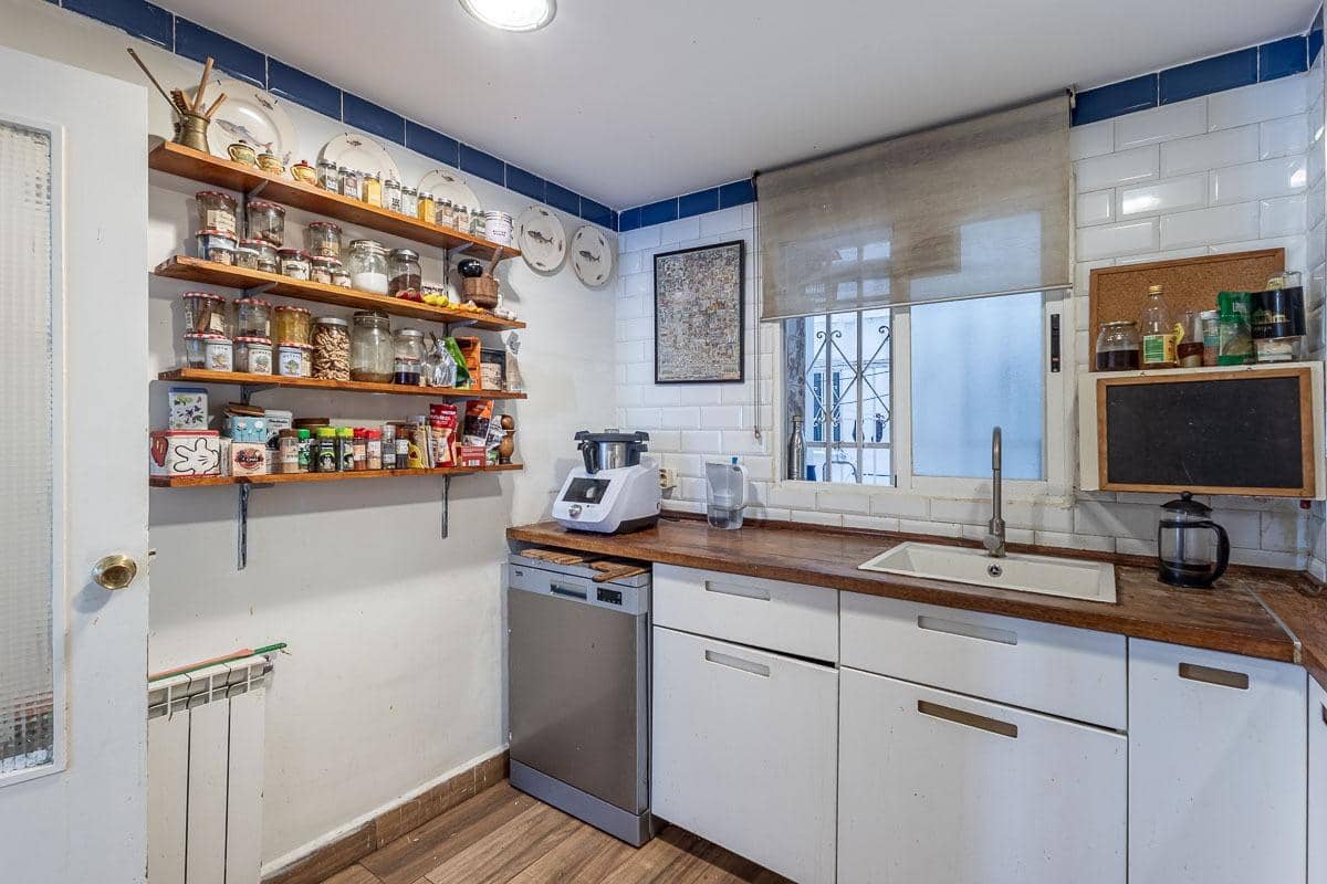 3 bedroom Apartment for sale in Granada city - € 289,000 (Ref: 9917843)