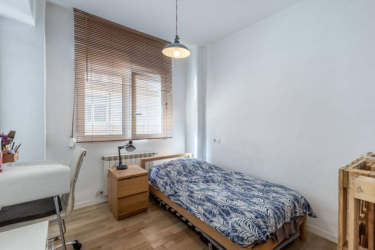 3 bedroom Apartment for sale in Granada city - € 289,000 (Ref: 9917843)