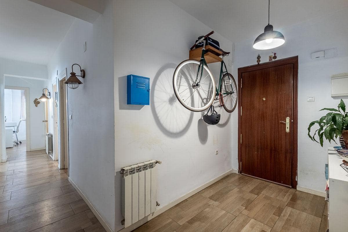 3 bedroom Apartment for sale in Granada city - € 289,000 (Ref: 9917843)