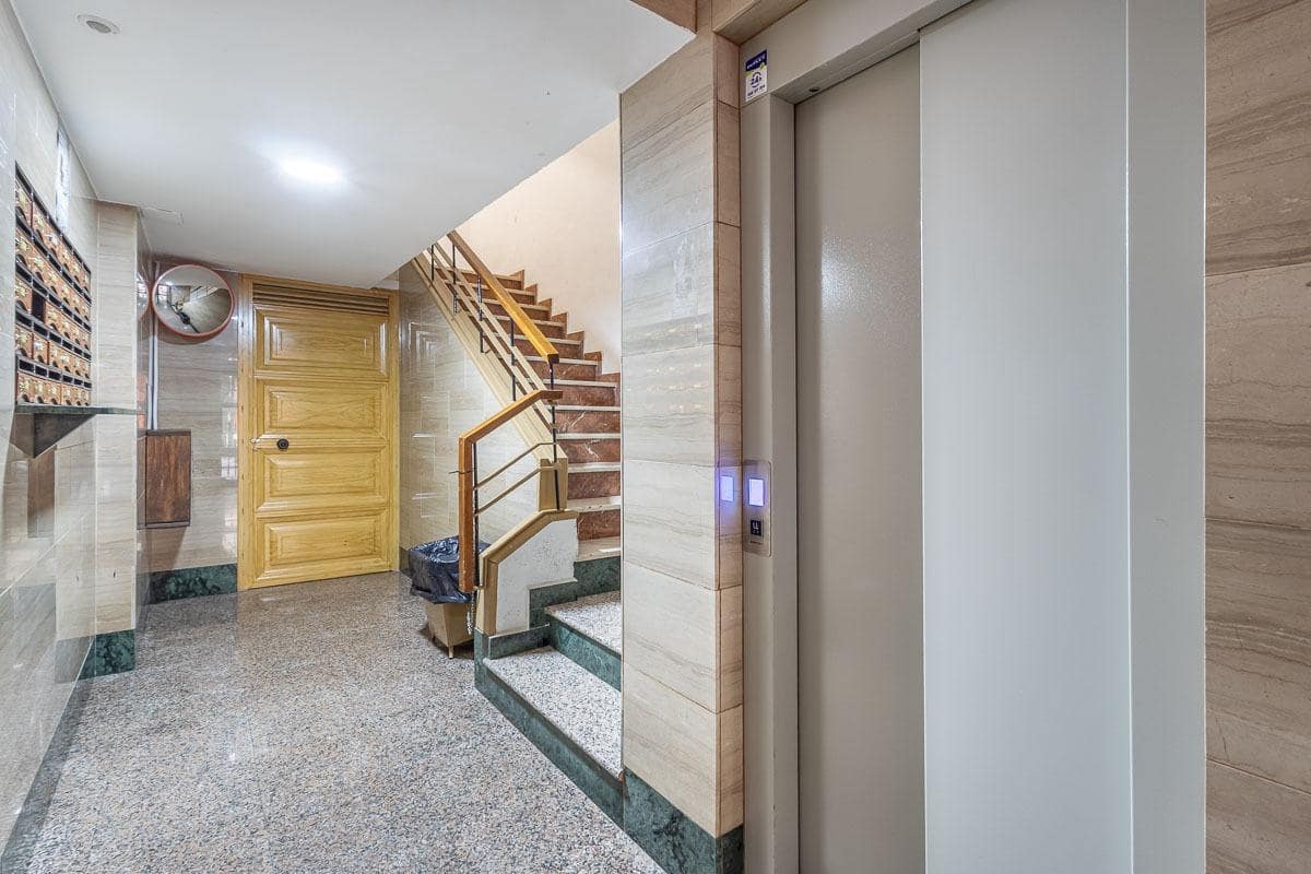 3 bedroom Apartment for sale in Granada city - € 289,000 (Ref: 9917843)