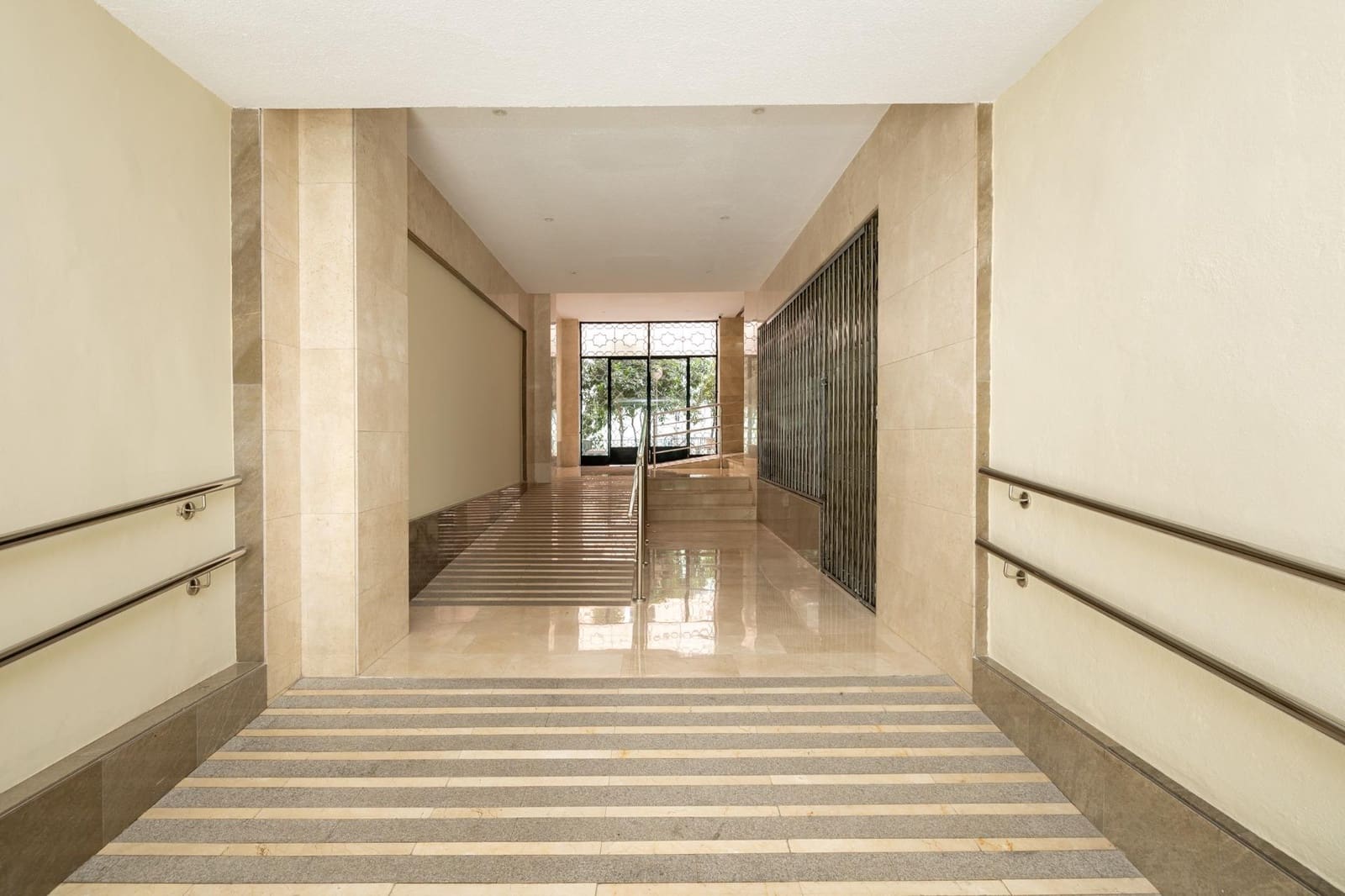 3 Zimmer Apartment zu verkaufen in Granada Stadt - 290.000 € (Ref: 9921943)