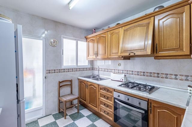 3 soveværelse Lejlighed til salg i Centro, Granada by - € 325.000 (Ref: 9921945)