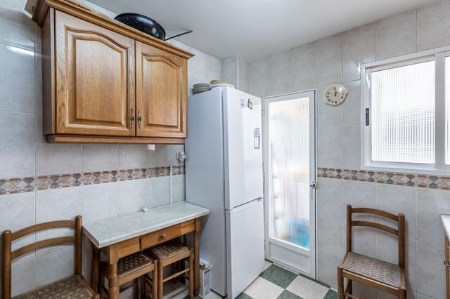 3 soveværelse Lejlighed til salg i Centro, Granada by - € 325.000 (Ref: 9921945)