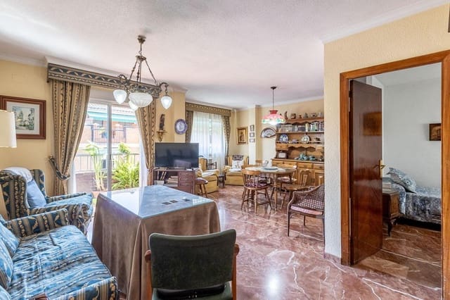 3 soveværelse Lejlighed til salg i Centro, Granada by - € 325.000 (Ref: 9921945)