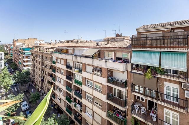 3 soveværelse Lejlighed til salg i Centro, Granada by - € 325.000 (Ref: 9921945)