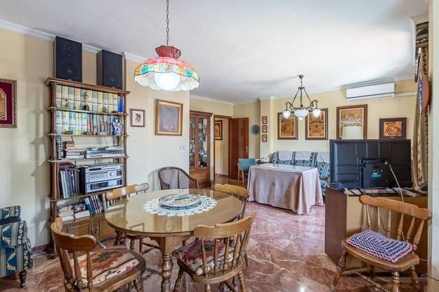 3 soveværelse Lejlighed til salg i Centro, Granada by - € 325.000 (Ref: 9921945)