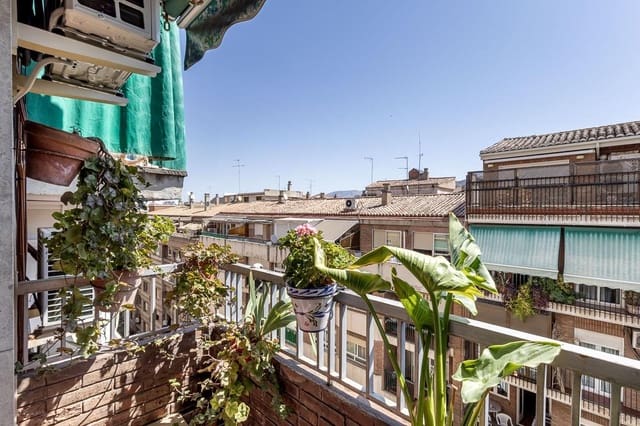 3 soveværelse Lejlighed til salg i Centro, Granada by - € 325.000 (Ref: 9921945)
