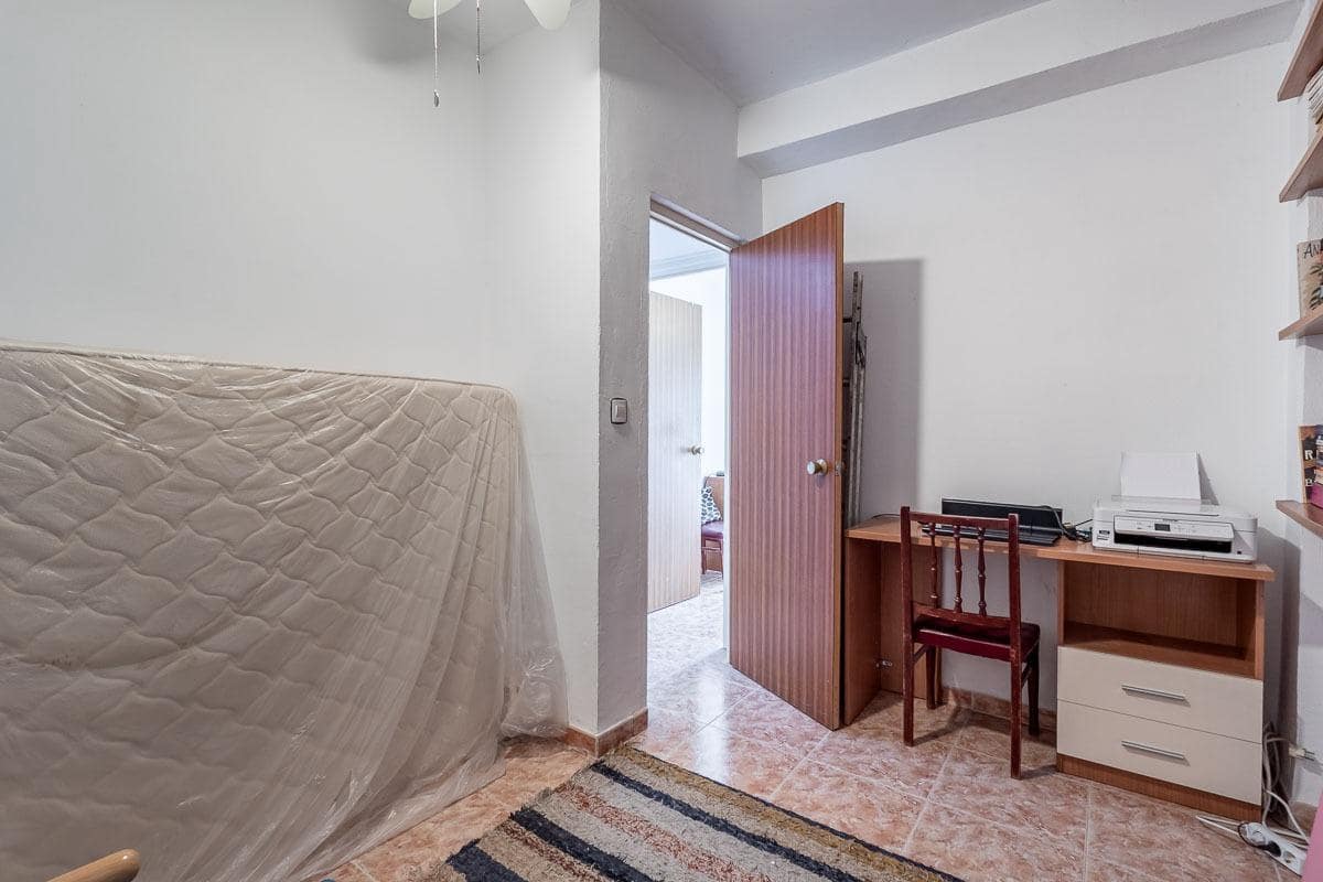 3 bedroom Villa for sale in Montefrio - € 49,000 (Ref: 9921946)