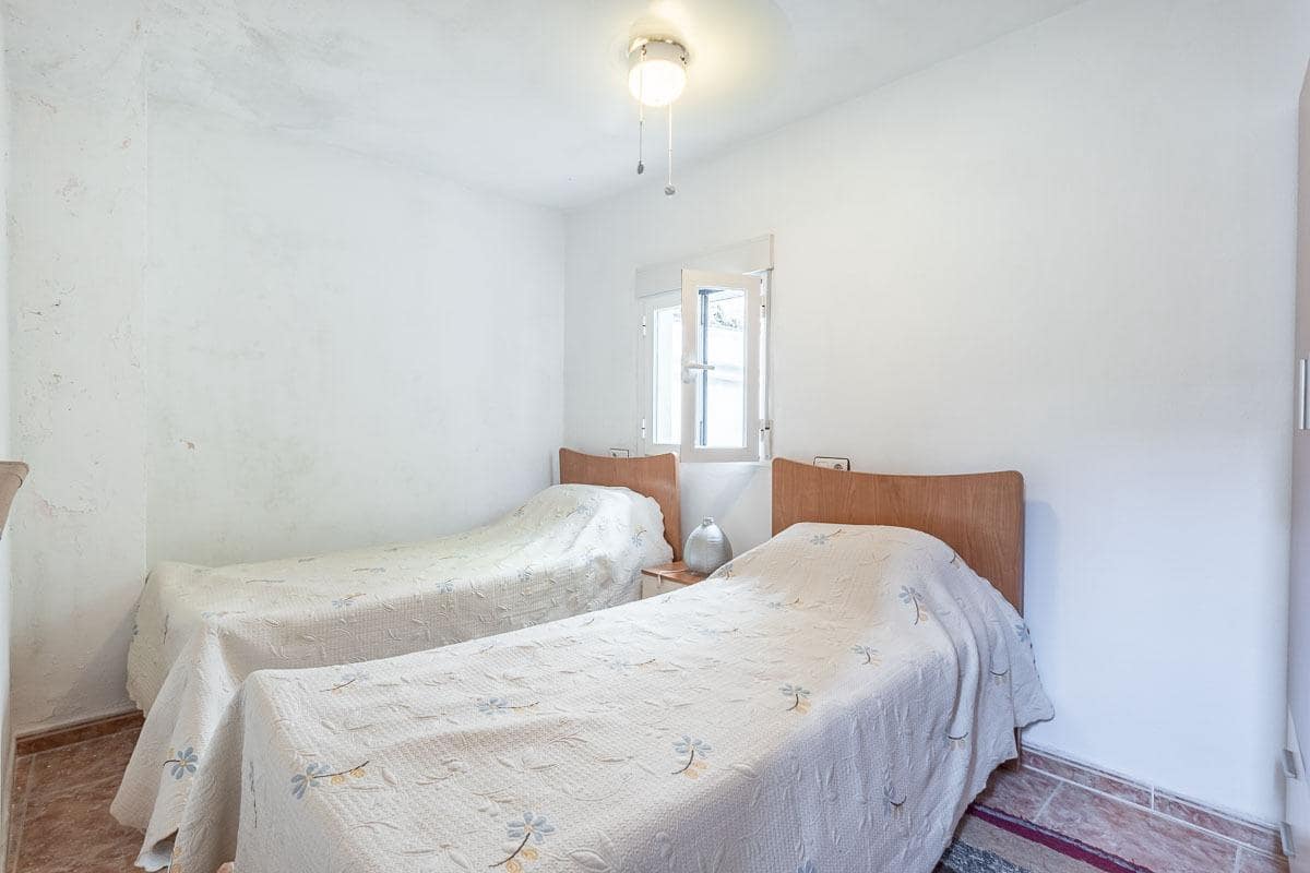 3 bedroom Villa for sale in Montefrio - € 49,000 (Ref: 9921946)