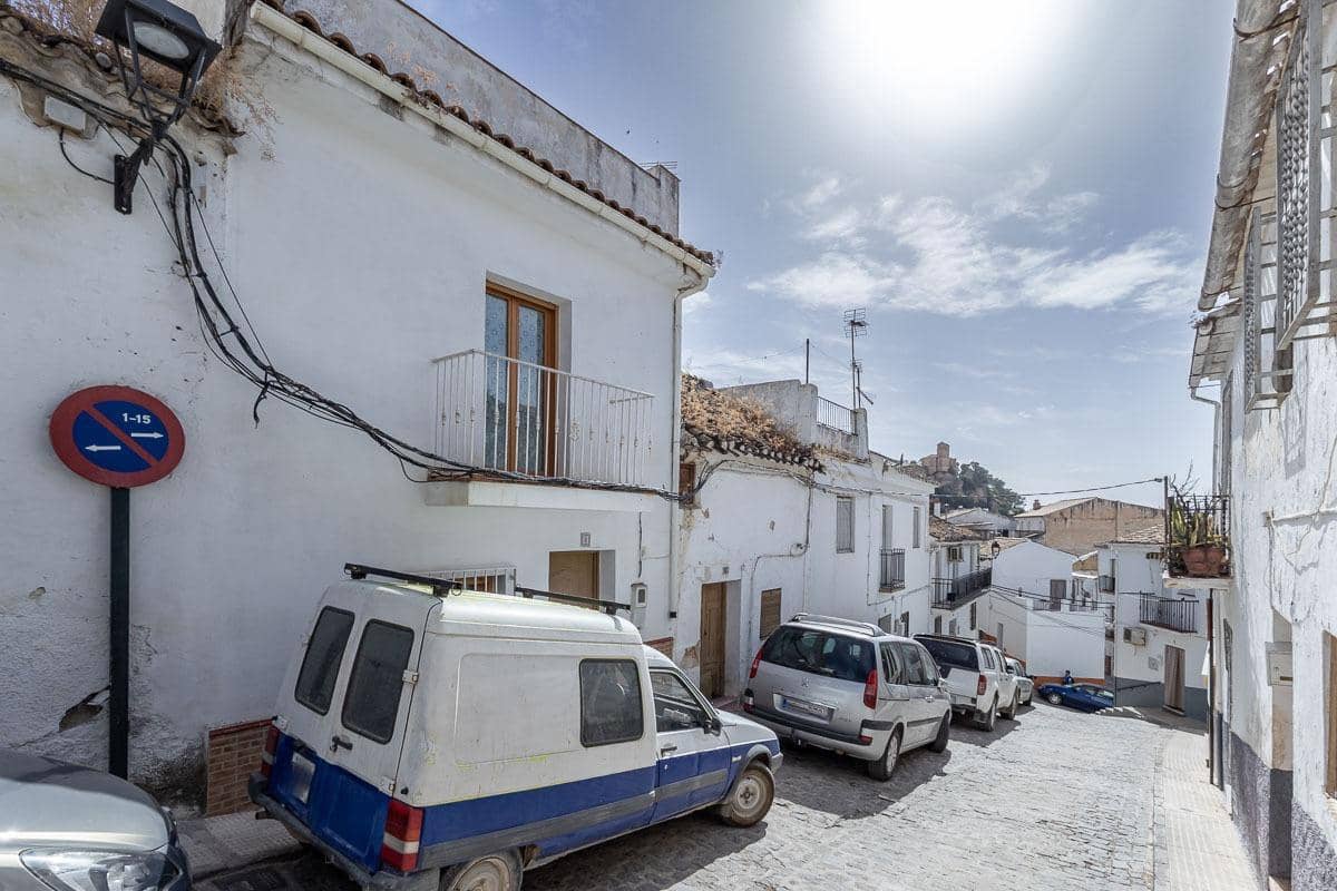 3 bedroom Villa for sale in Montefrio - € 49,000 (Ref: 9921946)