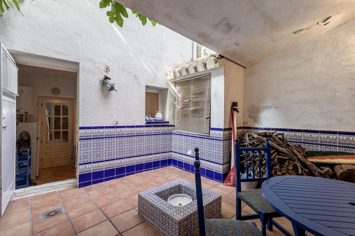 3 bedroom Villa for sale in Montefrio - € 49,000 (Ref: 9921946)
