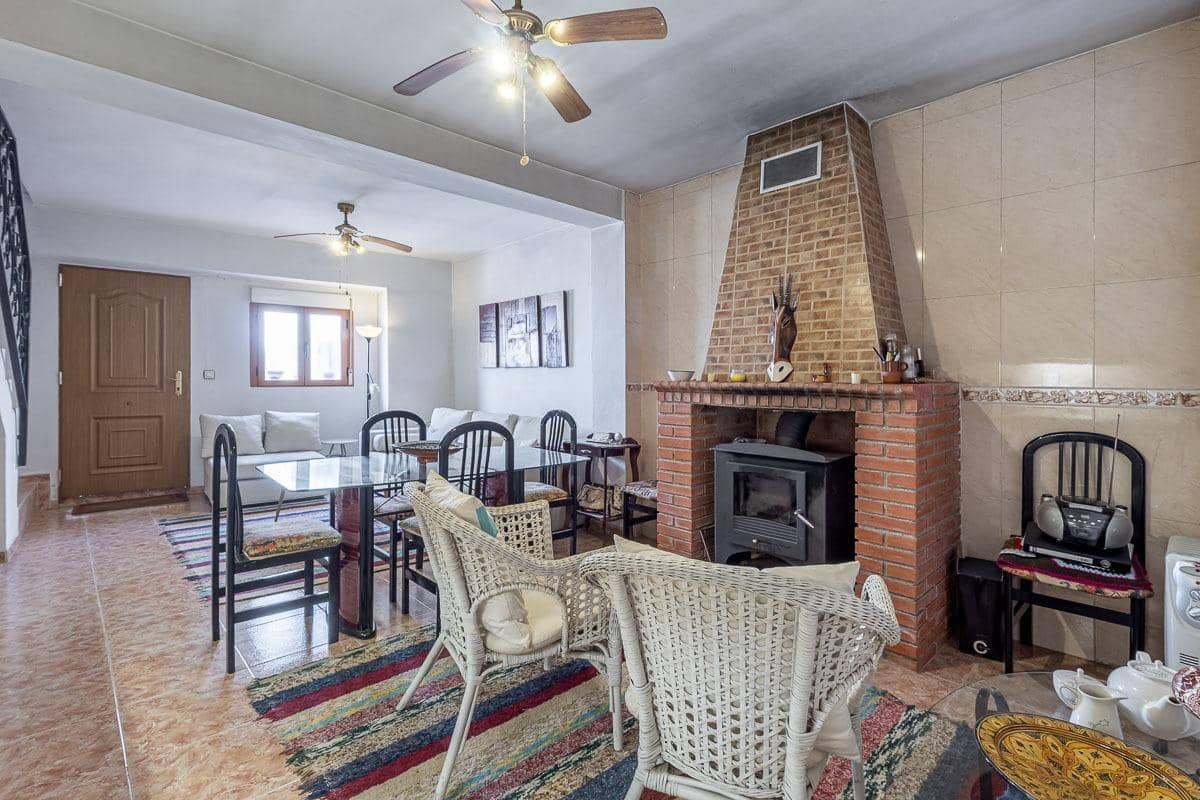 3 bedroom Villa for sale in Montefrio - € 49,000 (Ref: 9921946)