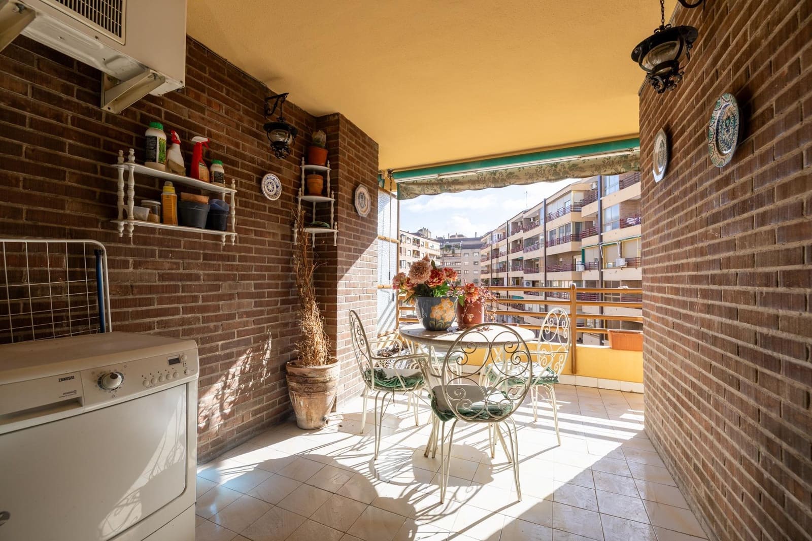 4 soveværelse Lejlighed til salg i Granada by med garage - € 399.000 (Ref: 9921948)