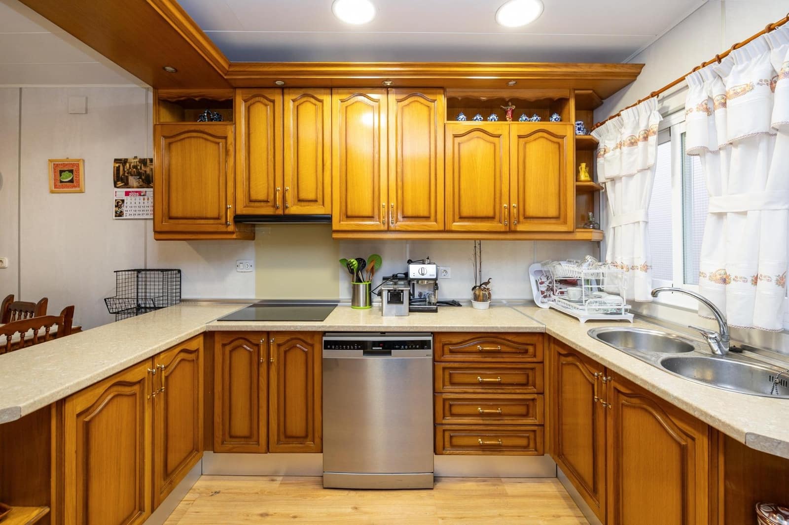 4 soveværelse Lejlighed til salg i Granada by med garage - € 399.000 (Ref: 9921948)